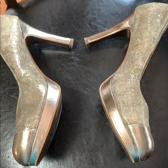 Tahari gold platform 4 inch heels - Picture 2 of 4